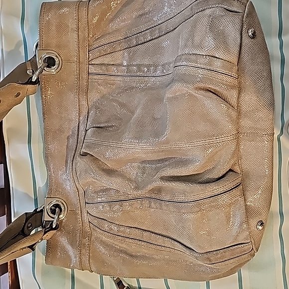 B. Makowsky Tan Shimmer Boho Bag - Picture 5 of 7